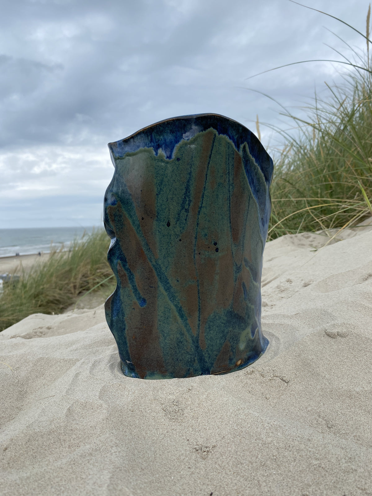 Vase Blue Folded fra bagsiden