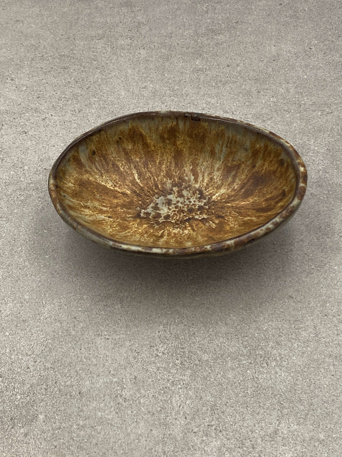 Skål Brown Stone set ovenfra
