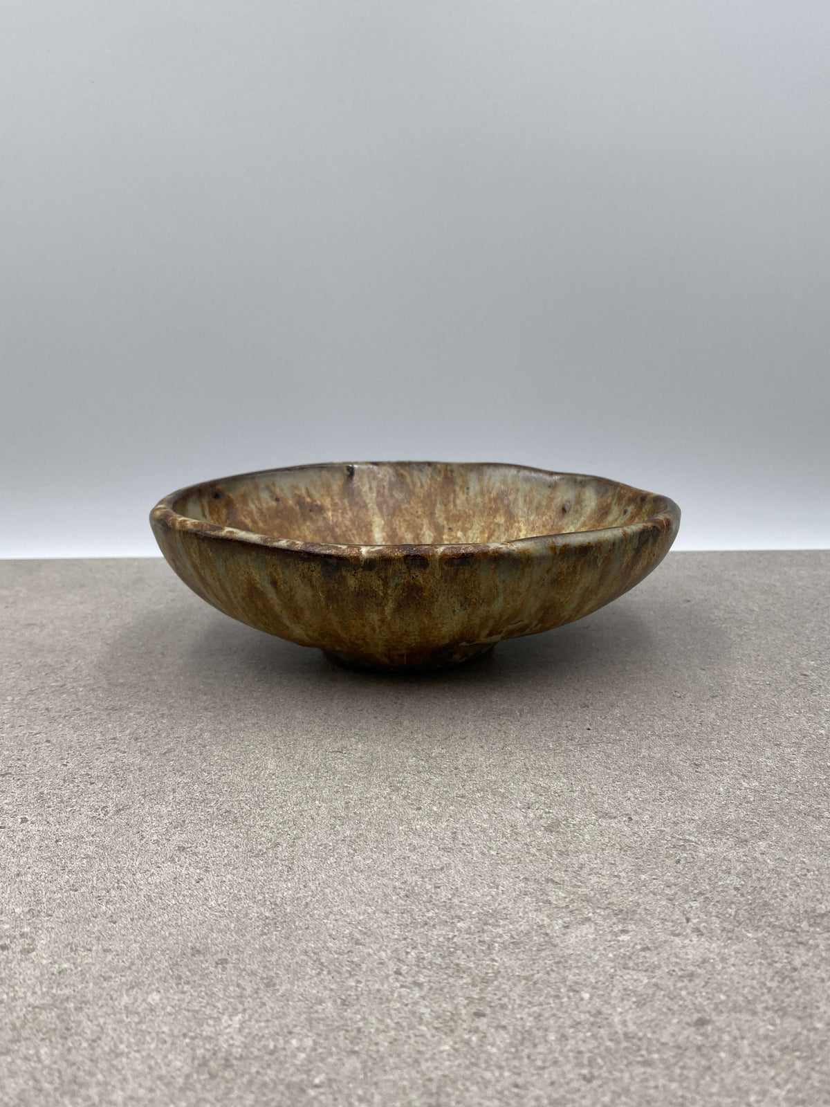 Skål Brown Stone fra siden