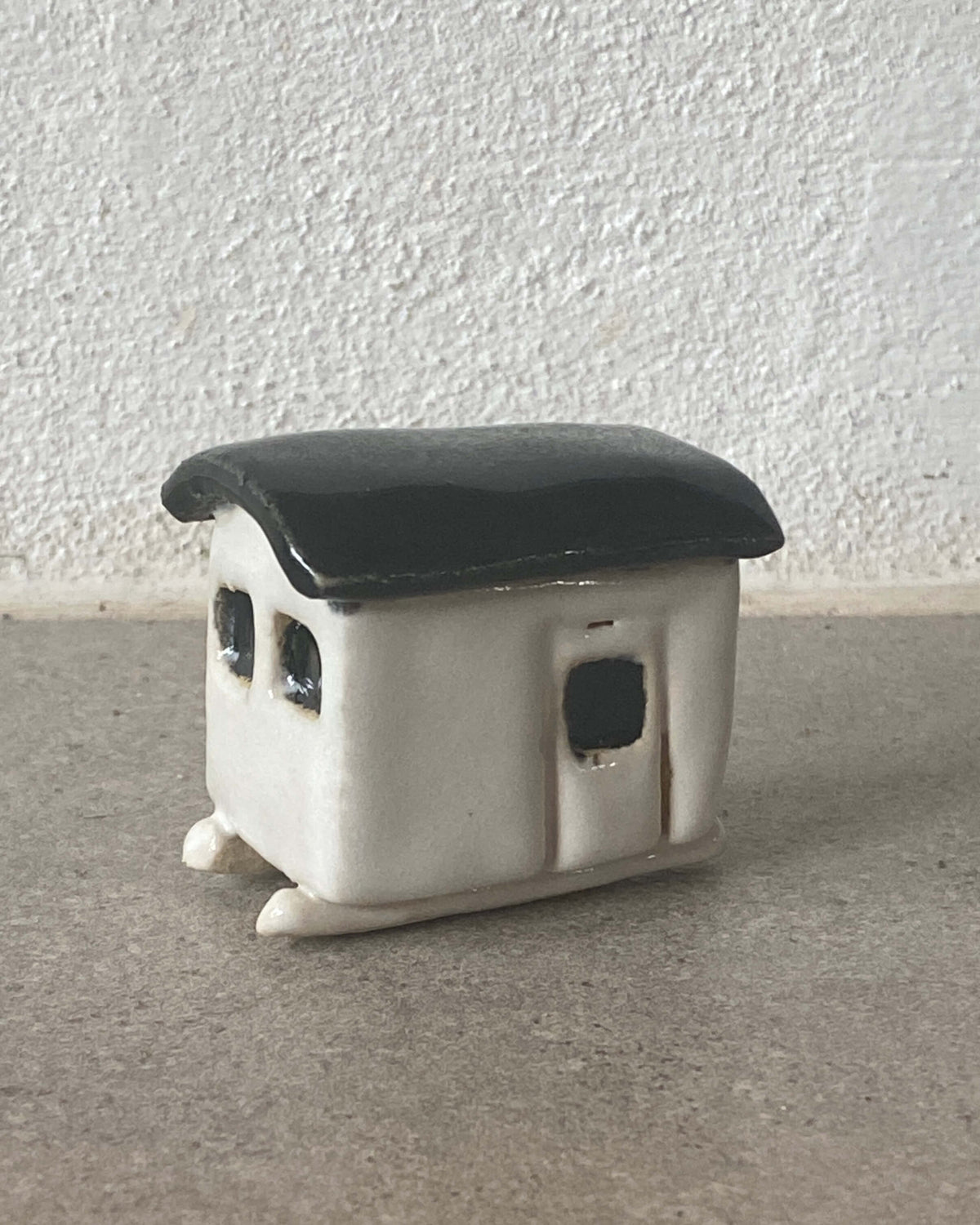 Strandhus set fra siden